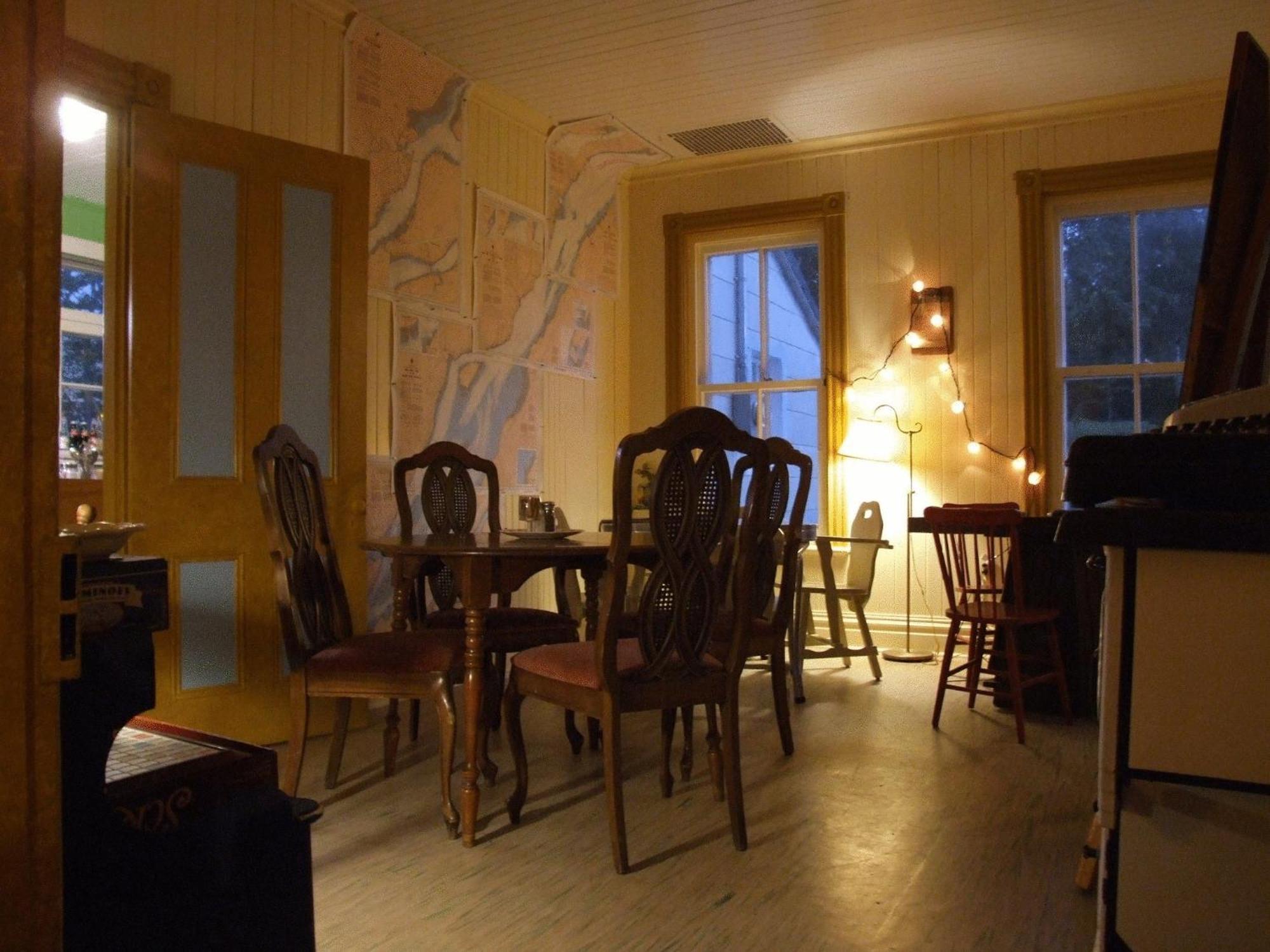 Auberge Du Cafe Chez Sam Baie-Sainte-Catherine Buitenkant foto