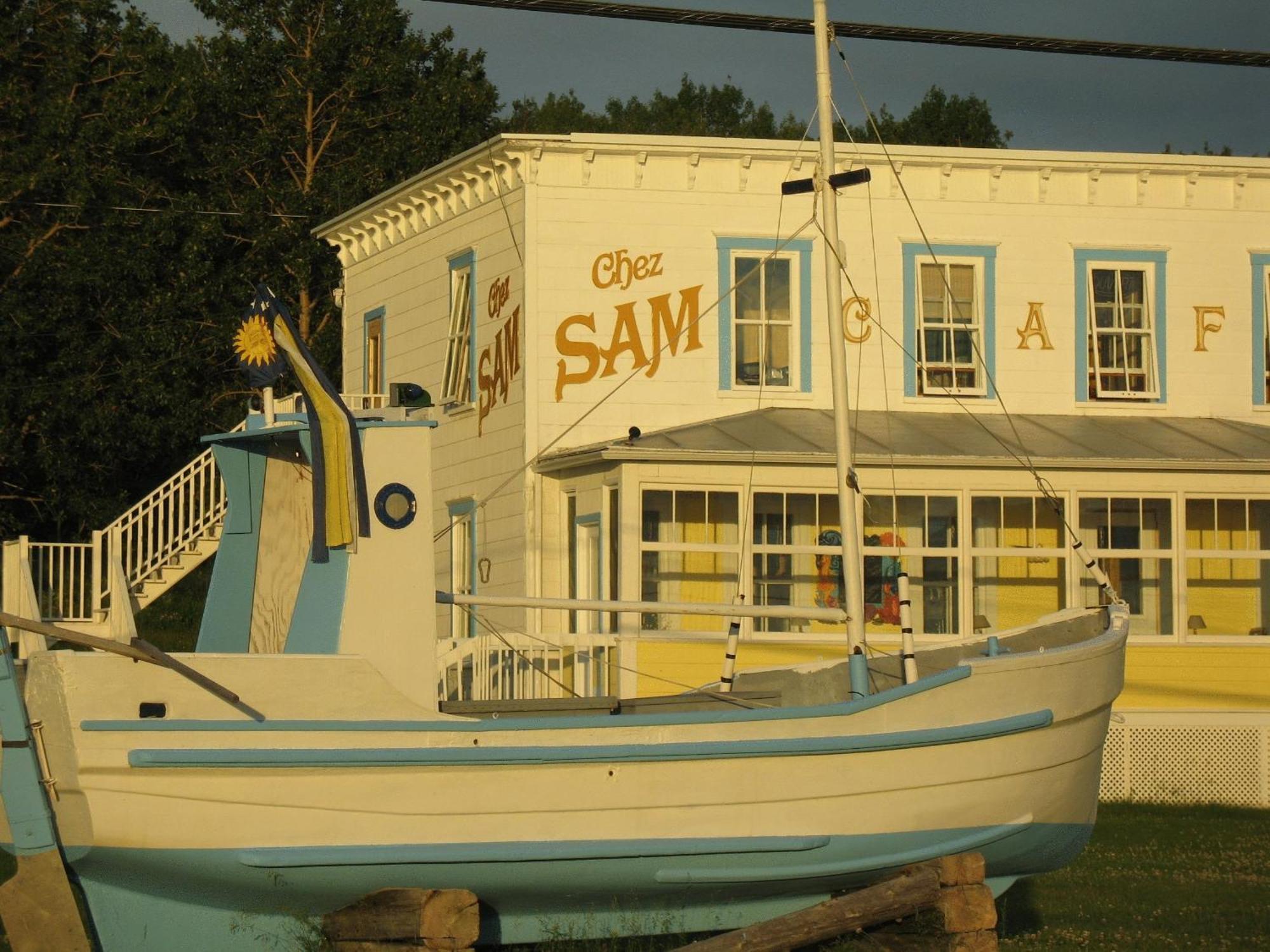 Auberge Du Cafe Chez Sam Baie-Sainte-Catherine Buitenkant foto